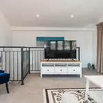 Luxury Azalea Apartment