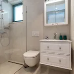 Luxury Azalea Apartment