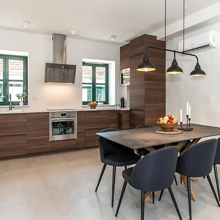 Luxury Azalea Appartement