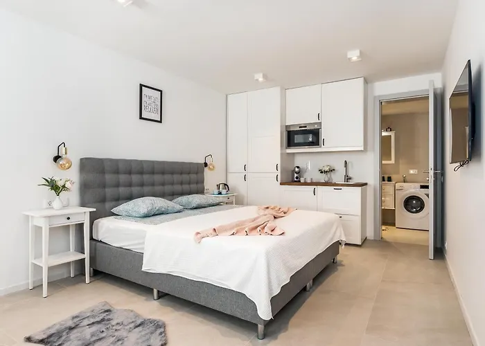 Luxury Azalea Apartamento Primošten