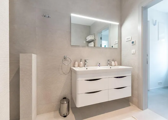 Luxury Azalea 프리모스턴