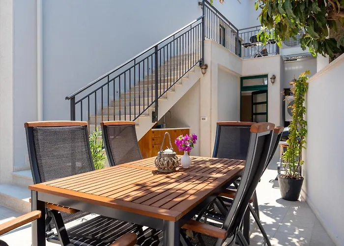 Luxury Azalea Apartamento Primošten